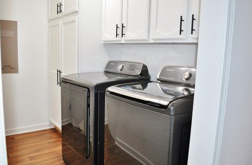 4206 Ridgewood Ln, Milwaukee WI 53221-1094 exterior