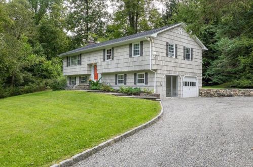 1 Hidden Lk Ct, Ridgefield CT 06877-2310 exterior