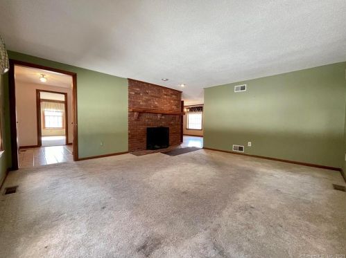 254 Jobs Hl Rd, Ellington CT 06029-2209 exterior