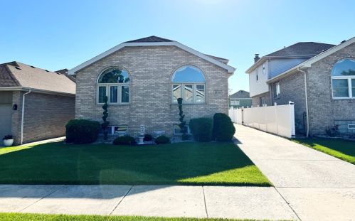 11636 Avenue, Chicago, IL 60617-7313