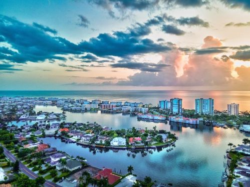 3841 Crayton Rd, Naples FL 34103-3528 exterior