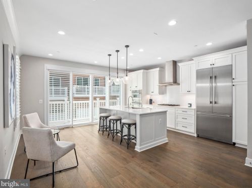 10346 Grosvenor Pl, Rockville MD 20852 exterior