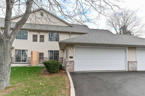 4935 Maple Leaf Cir, Milwaukee WI 53220-2780 exterior