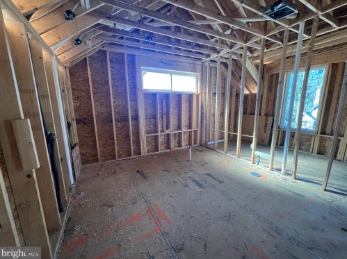 6627 Lincoln Dr, Philadelphia PA exterior