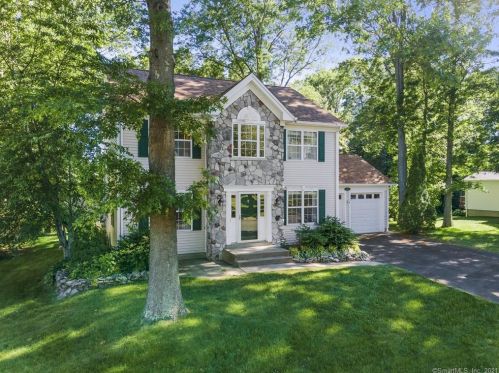 31 Lookout Hl Rd, Milford CT 06461-1878 exterior