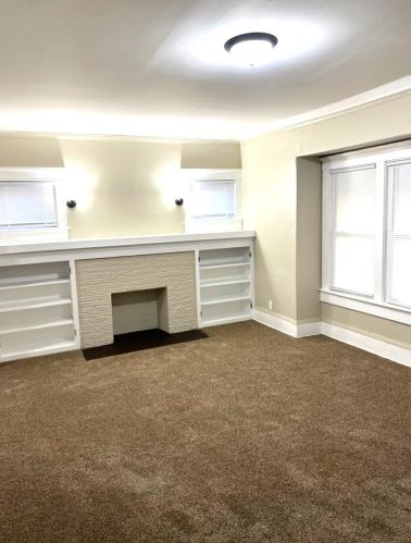 2830 40th St, Milwaukee, WI 53210-1806