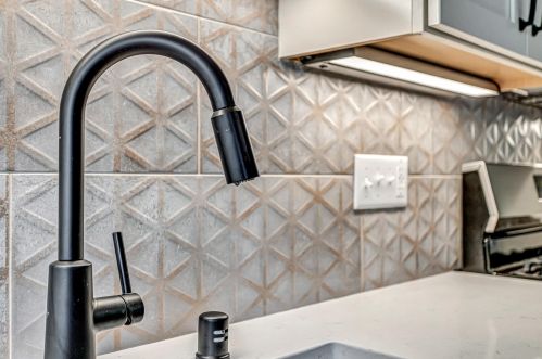 1411 Potter Ave, Milwaukee WI 53207-2115 exterior