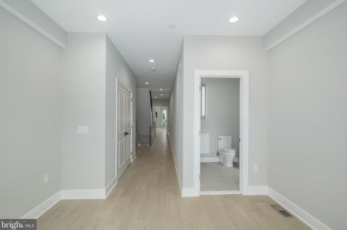 429 Lemonte St, Philadelphia PA 19128-4534 exterior