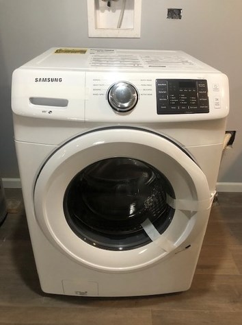 8422 Saginaw Ave, Chicago IL 60617-2028 exterior