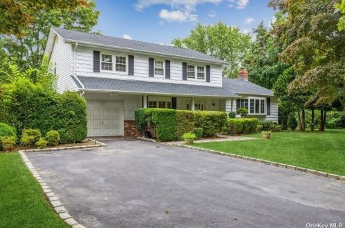 30 Delmar Ln, Commack, NY 11725-1015