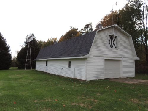 5592 124th Ave, Fennville MI 49408-9428 exterior