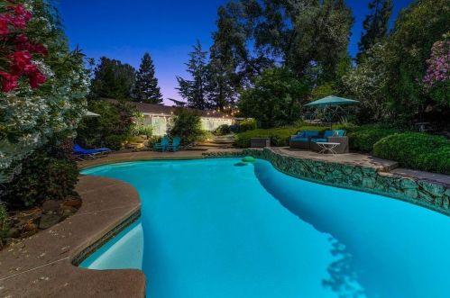 7256 Pine View Dr, Folsom, CA 95630-1930