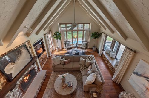 9555 Range Line Rd, Milwaukee WI 53209-2619 exterior