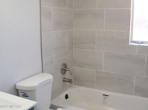 6462 Calle Luna, Tucson AZ  85710-5626 exterior