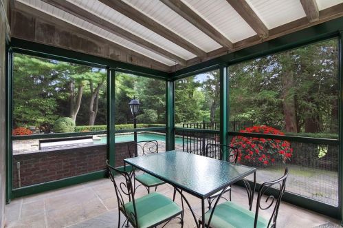 4 Whippoorwill Rd, Armonk NY 10504-1108 exterior