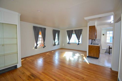 2007 83rd St, Milwaukee, WI 53213-1605