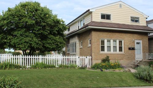 1604 56th St, Milwaukee WI 53214-5255 exterior