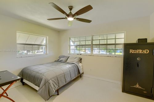 1083 25 Ave, Boynton Beach FL 33435-6731 exterior