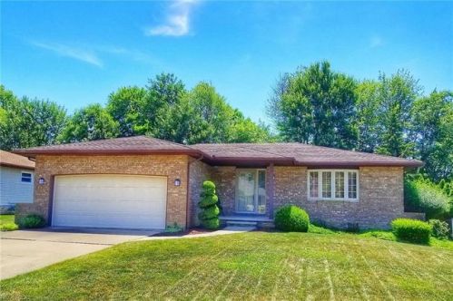 6103 Ely Vista Dr, Cleveland, OH 44129-6140