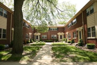 135 Fairmount Ave, Milwaukee WI  53217-5826 exterior