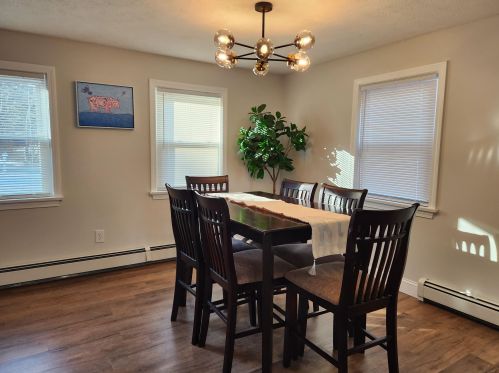 12 Edward Dr, Concord NH  03301-8626 exterior