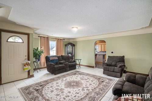 2392 Thornwood St, Wyoming MI exterior