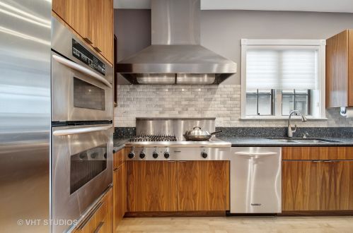 3363 Wallace St, Chicago IL 60616-3716 exterior