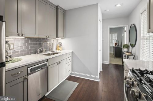 1409 Hopkins St, Washington DC 20036-5922 exterior