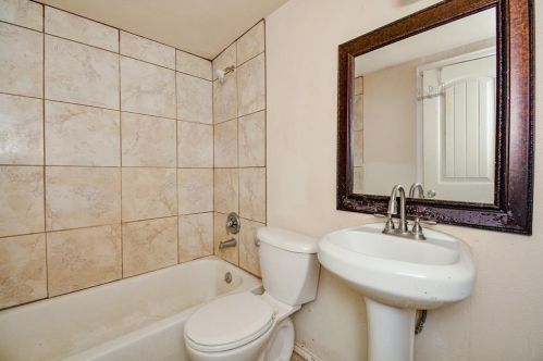 2005 5th St, Hempstead TX 77445-4702 exterior