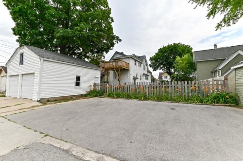 1137 49, Milwaukee WI 53214-3527 exterior