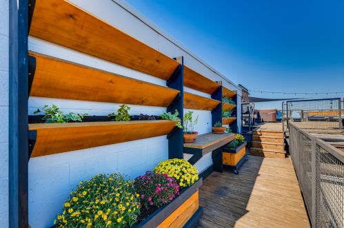 1047 Belmont Ave, Chicago IL  60657-3327 exterior