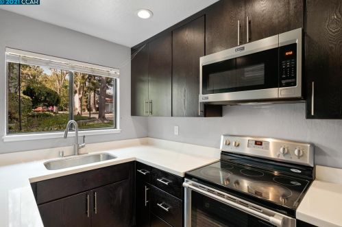 359 Scottsdale Rd, Concord CA 94523-5113 exterior