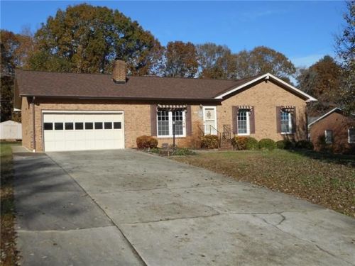 1345 31st Street Pl, Conover, NC 28613-8614