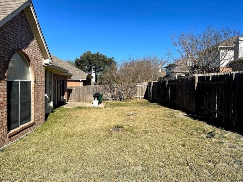 1904 Chasewood Dr, Austin TX 78727-6373 exterior