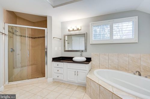 1339 Mayflower Dr, Mc Lean VA 22101-5612 exterior