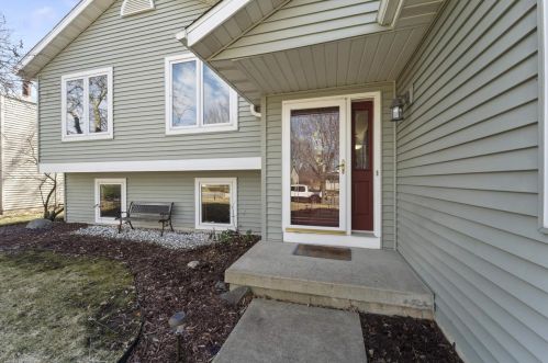 3913 Jenna Dr, Madison, WI 53704-7215