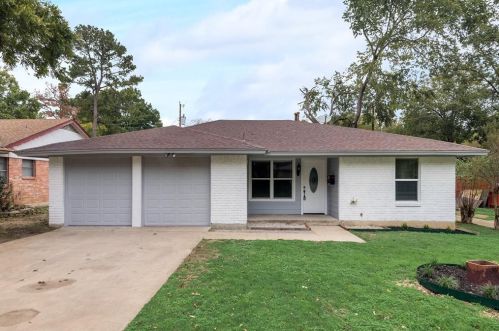 2209 10th St, Irving TX  75060-3648 exterior