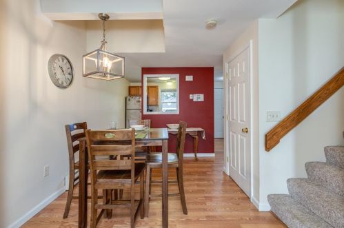 49 Bluffs Dr, Concord NH  03303-1579 exterior