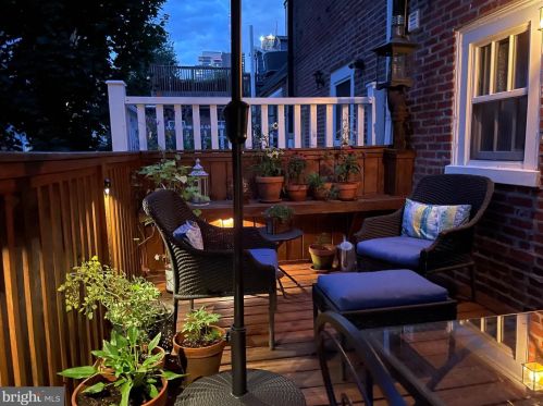 330 Camac St, Philadelphia PA 19107-5926 exterior