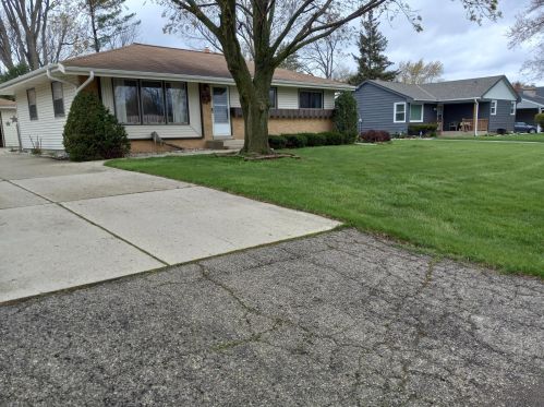 8485 51st St, Milwaukee, WI 53223-3001