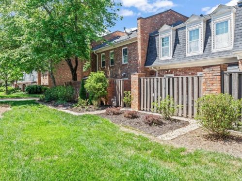 26 Independence Pl, Atlanta GA  30318-1505 exterior