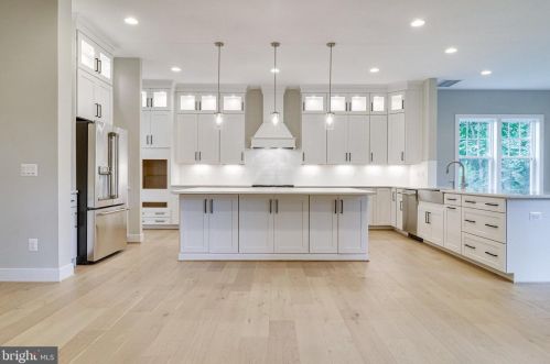 920 Darton Dr, Alexandria, VA 22308-2045