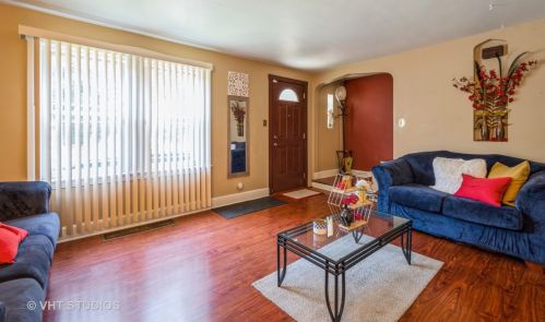 8158 Fairfield Ave, Chicago, IL 60652-2720