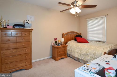 11531 Pne Cone Ct, Herndon VA 20191-2239 exterior