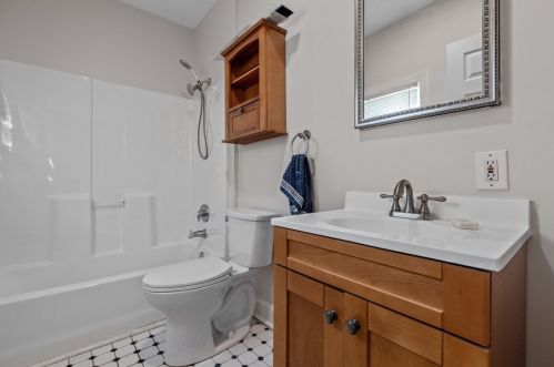 1014 Rdg Ave, Moon Twp PA 15108-2140 exterior