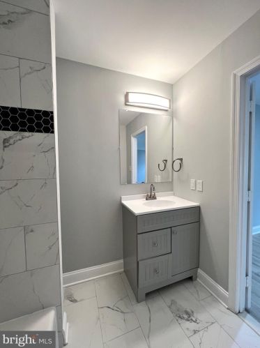 5910 Brookview Dr, Alexandria VA 22310-1819 exterior