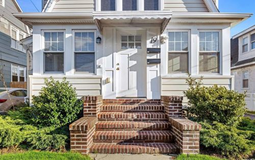 19 High St, Valley Stream NY 11581-1417 exterior