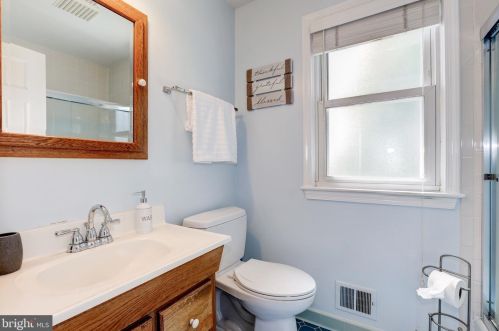 2998 Glenora Ln, Rockville MD 20850-3055 exterior