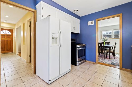 4801 Diversey Blvd, Milwaukee WI 53217-5919 exterior