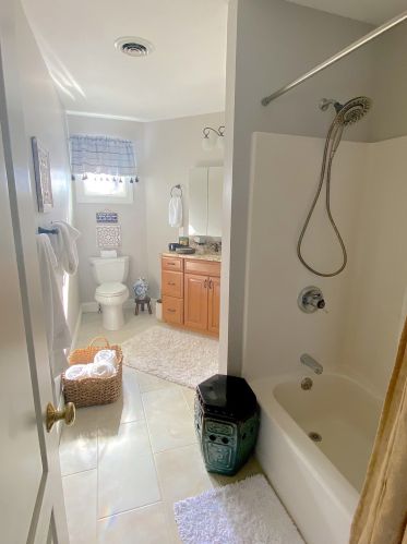 2 Fairview Dr, Concord NH 03301-6917 exterior